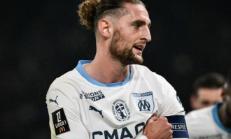 法甲126年老店内乱！打架2人全被官宣挂牌头号妈宝男铁定被清洗