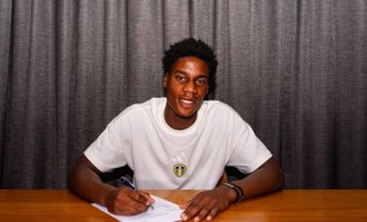 官方：利兹联免签前利物浦U18中卫马库斯，双方签下两年合同