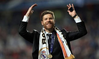 超穆帅赶瓜帅！阿隆索豪门处子赛季：率皇马赢得三冠王+西超杯