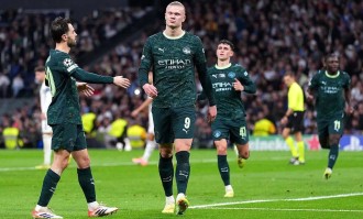 哈兰德1分钟遭推搡！34球巨星放狠话，曼城2-1逆转太解气