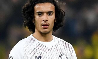 转会11：英超双雄加入法甲17岁小将争夺战曼联中场猎物被标天价